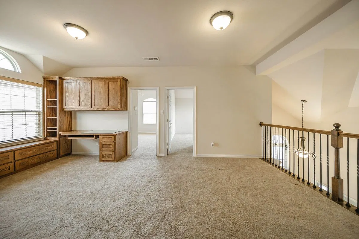 5 bed, 4.0 bath, 2768 sqft, $3,000 — Photo 1