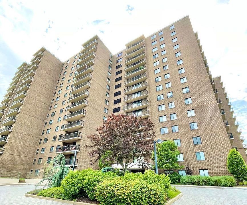 1st image of 200 N Pickett St APT 814