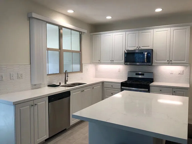 105 Henson — Photo 11