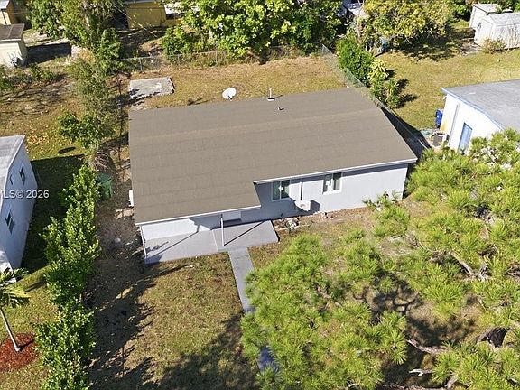 3rd image of 931 Chateau Park Dr