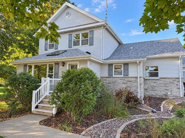 208 E Main St, Cobb, WI 53526