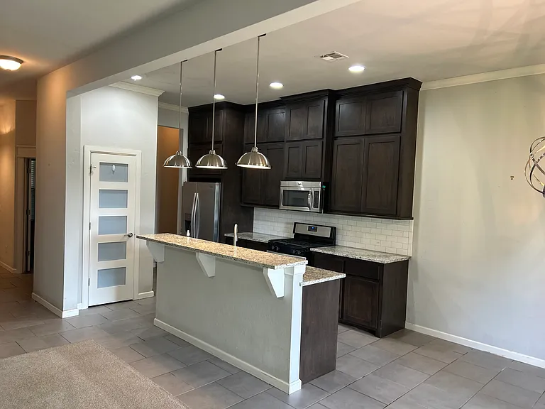 2400 Santa Monica St — Photo 10