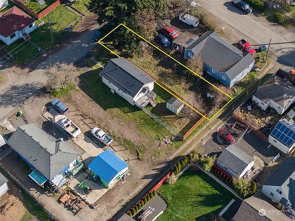 Highlighted property boundaries are approximates only!>