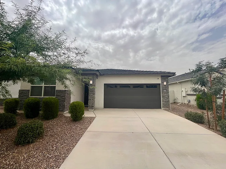 18563 W Desert Hollow Dr — Photo 3