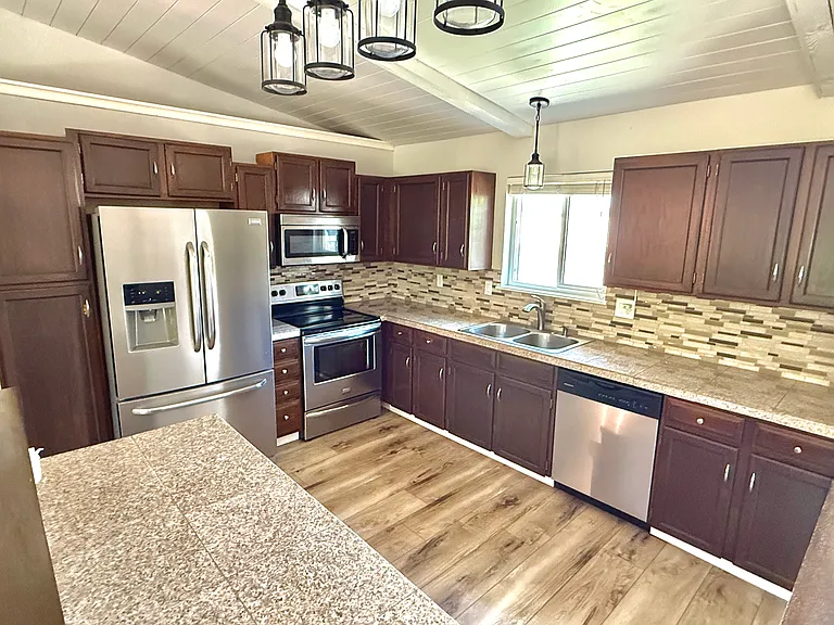 915 Valkenburg Dr — Photo 8