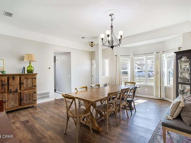 8107 Heritage Woods Ln — Photo 4