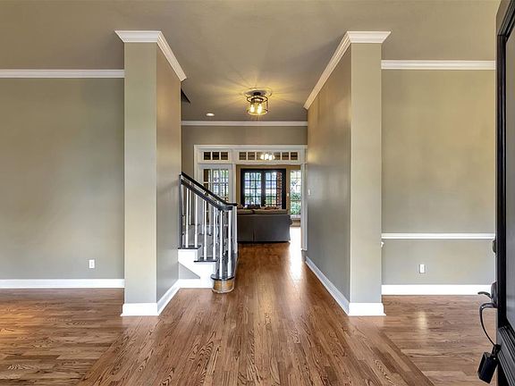 4th image of 2115 Pineloch Dr
