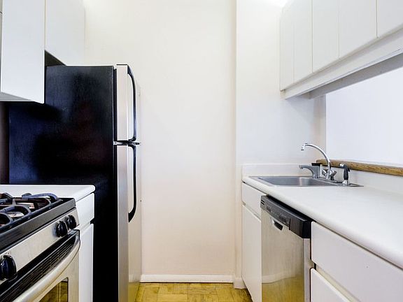 3rd image of 630 1st Ave APT 21H