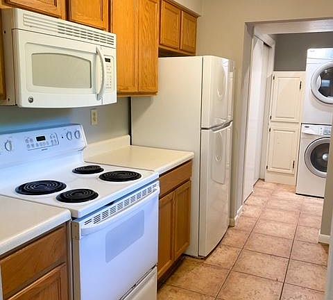 5th image of 117 N Douglas St #B