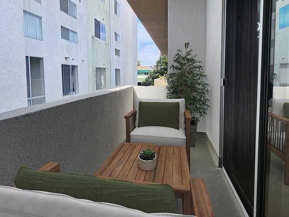 4th image of 1415 S Saltair Ave #7