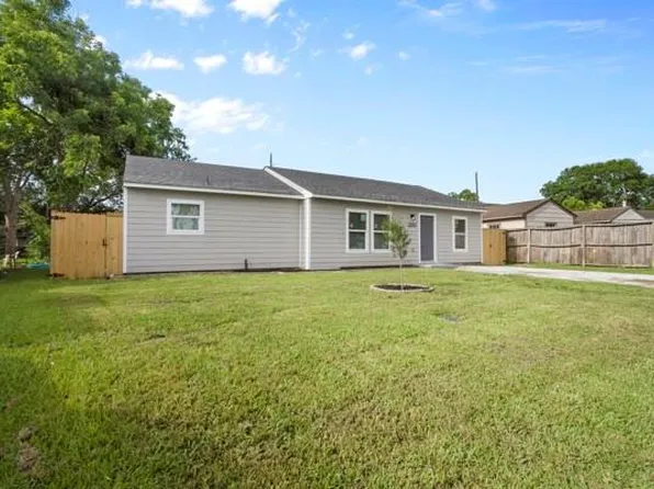 2202 Garvey Dr, Pasadena, TX 77506