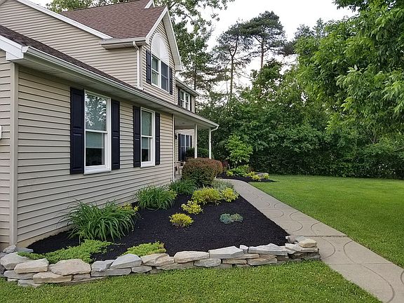3rd image of 70 Cloverlane Dr