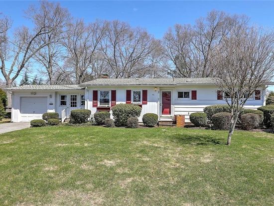 40 Covington Dr, Warwick, RI 02886
