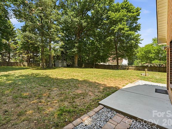 3rd image of 139 Spicewood Cir