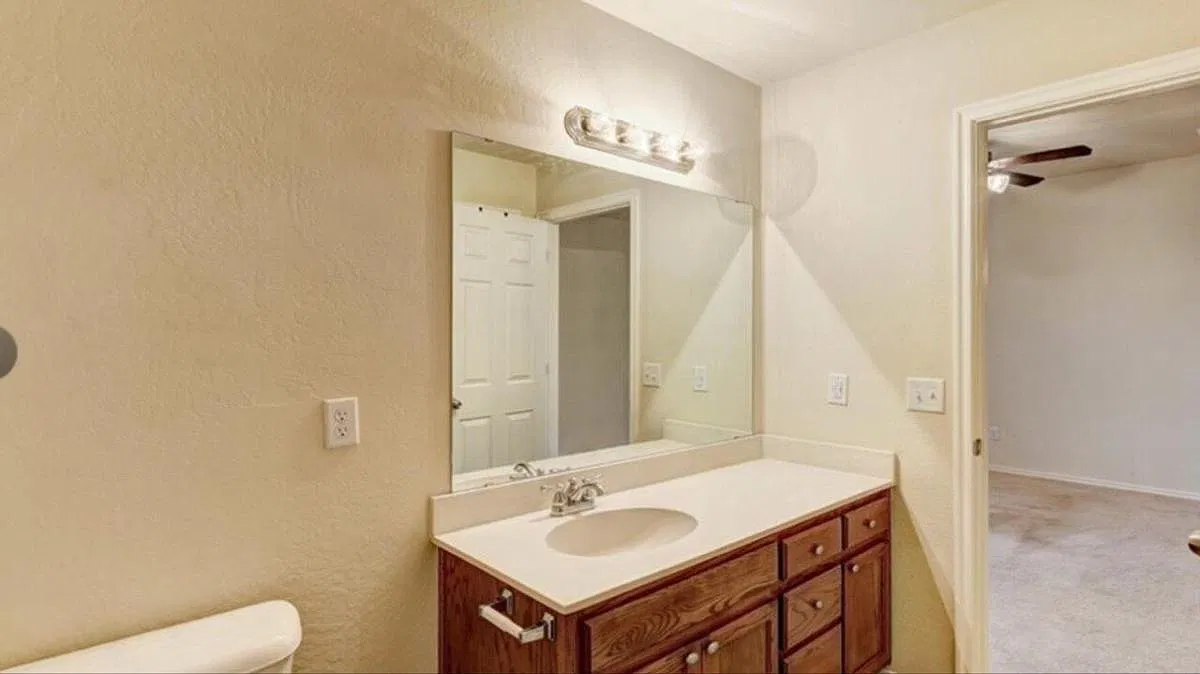 3 bed, 1555 sqft, $1,700 — Photo 2