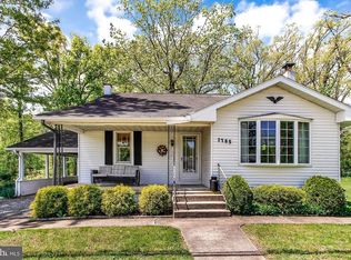 1785 Old Trail Rd, Etters, PA 17319