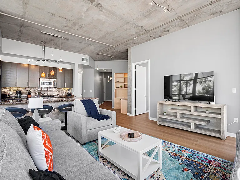 527 10th Ave #407 — Photo 3