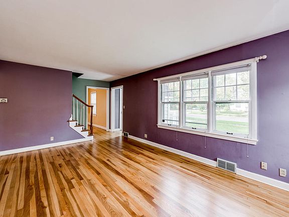 5th image of 1404 Cambridge Dr
