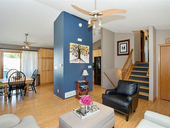 5th image of 404 Goldfinch Cir
