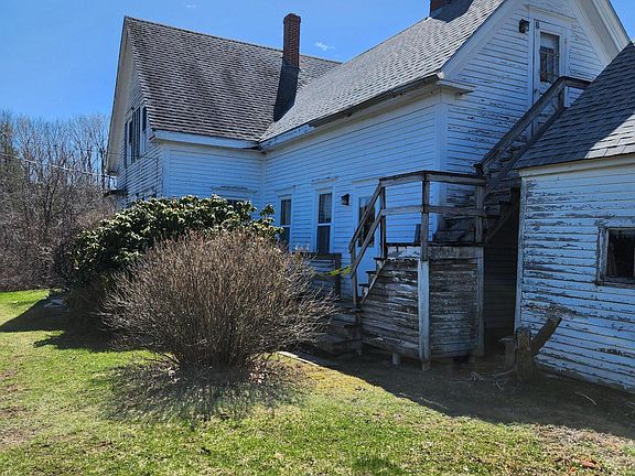 3rd image of 141 Gross Point Road