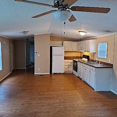 2000 S Burleson Blvd — Photo 1