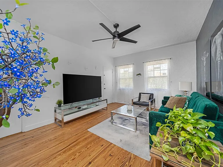 408 W 25th St #8 — Photo 11