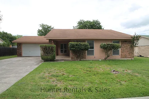 2810 Lawndale St Photo 1