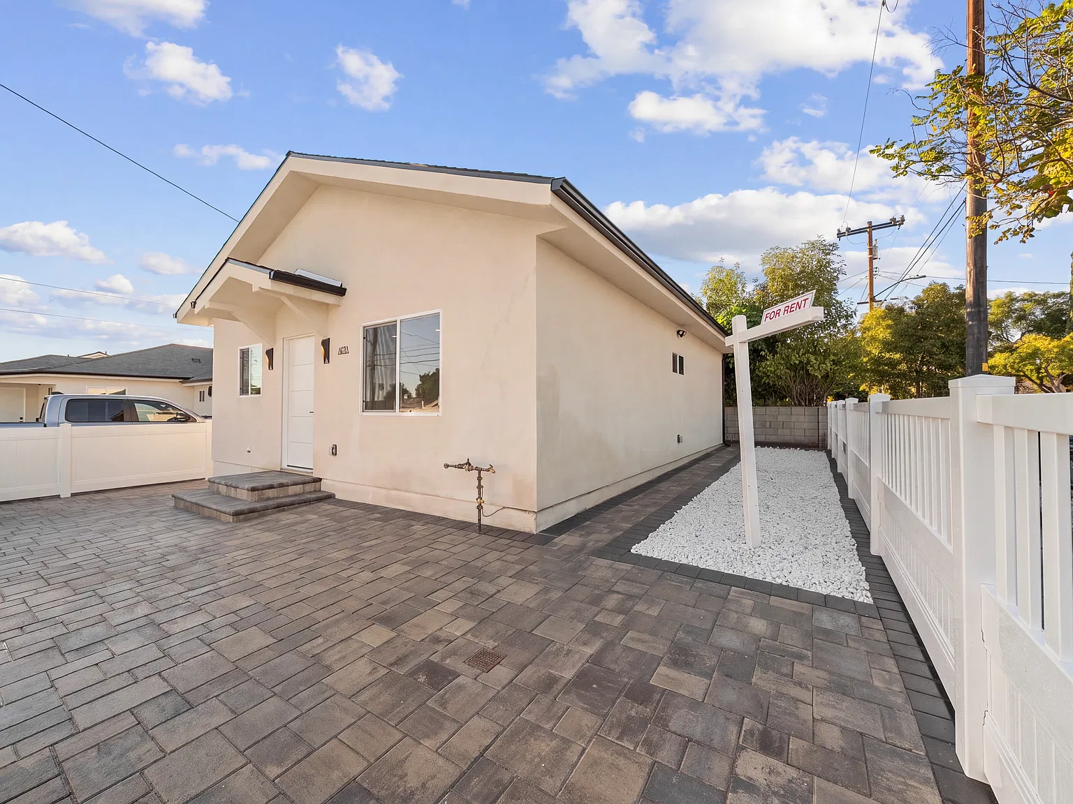 2 bed, 800 sqft, $3,000 — Photo 3