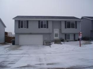 807 Vivian Ct, Gillette, WY 82718