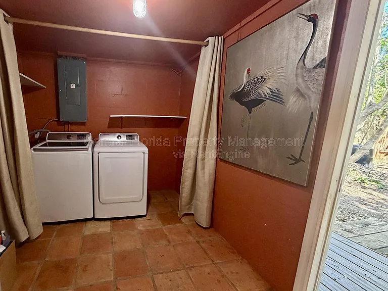 2619 E Washington St — Photo 13