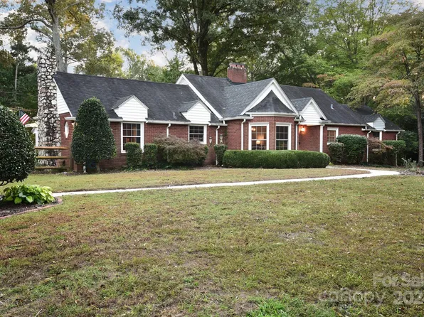 592 Biscoe Rd, Troy, NC 27371
