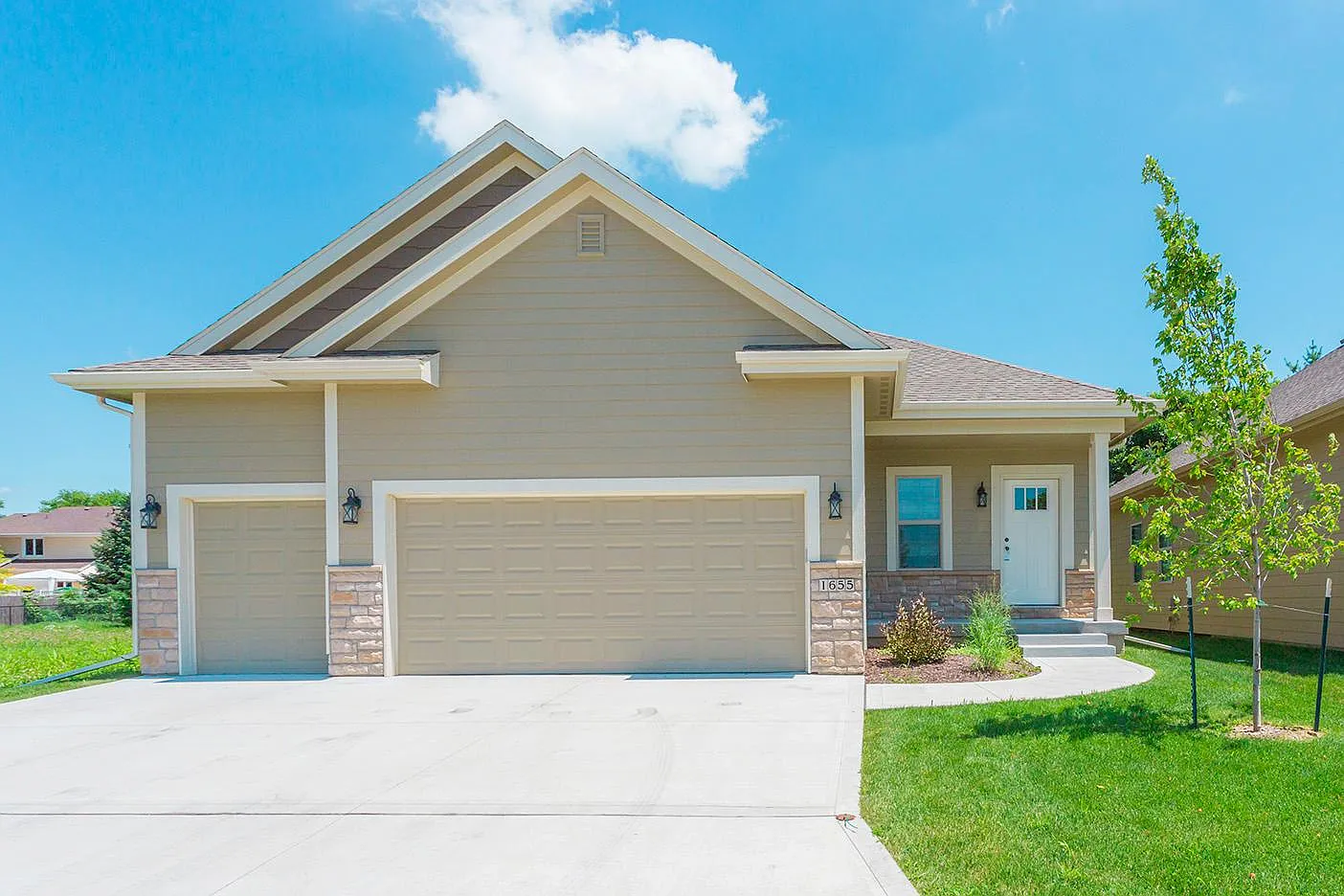 3 bed, 2.5 bath, 1518 sqft, $2,200 — Photo 2