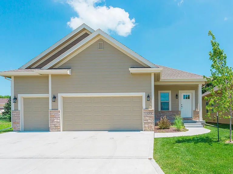 1659 Glade Dr SW — Photo 2