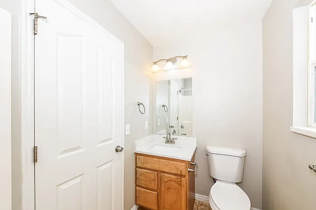 27 E Yale St — Photo 3
