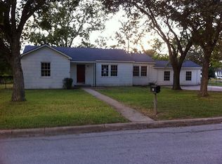 607 Pendleton St, Eagle Lake, TX 77434