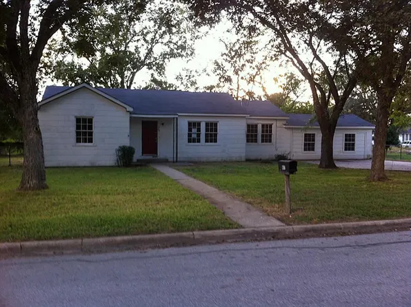 607 Pendleton St, Eagle Lake, TX 77434