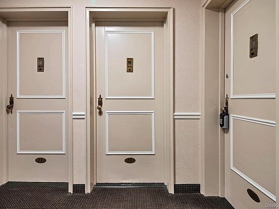 4th image of 15 Bryant Crescent #2F