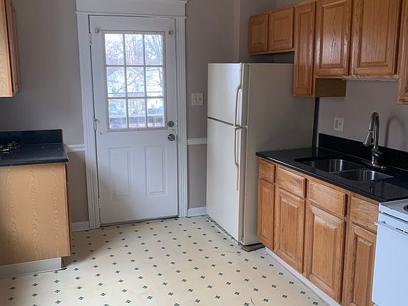 4th image of 318 Westside Ave Floor 2