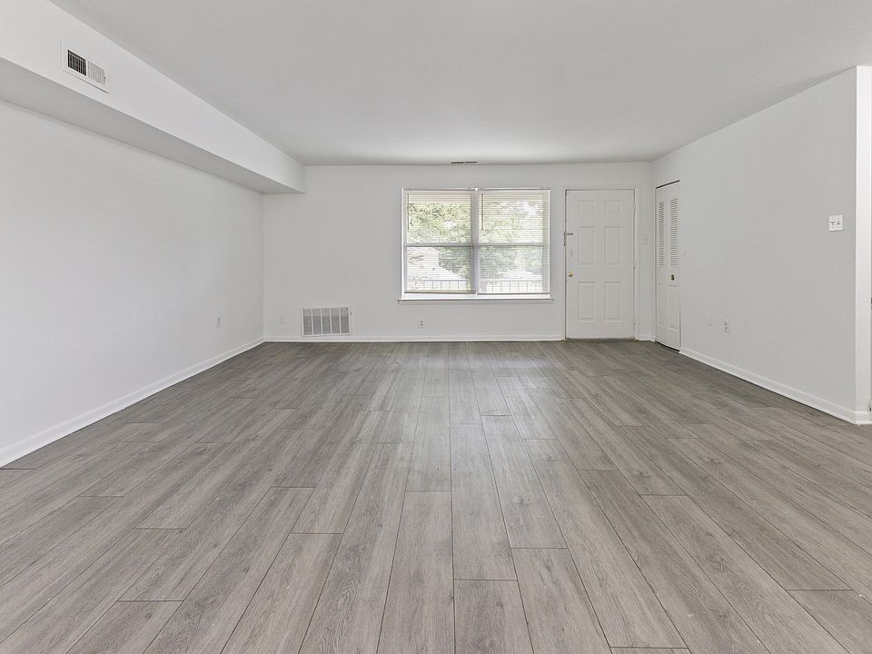 Living & Dining Room Space - 1 & 2 Bdrm Apts
