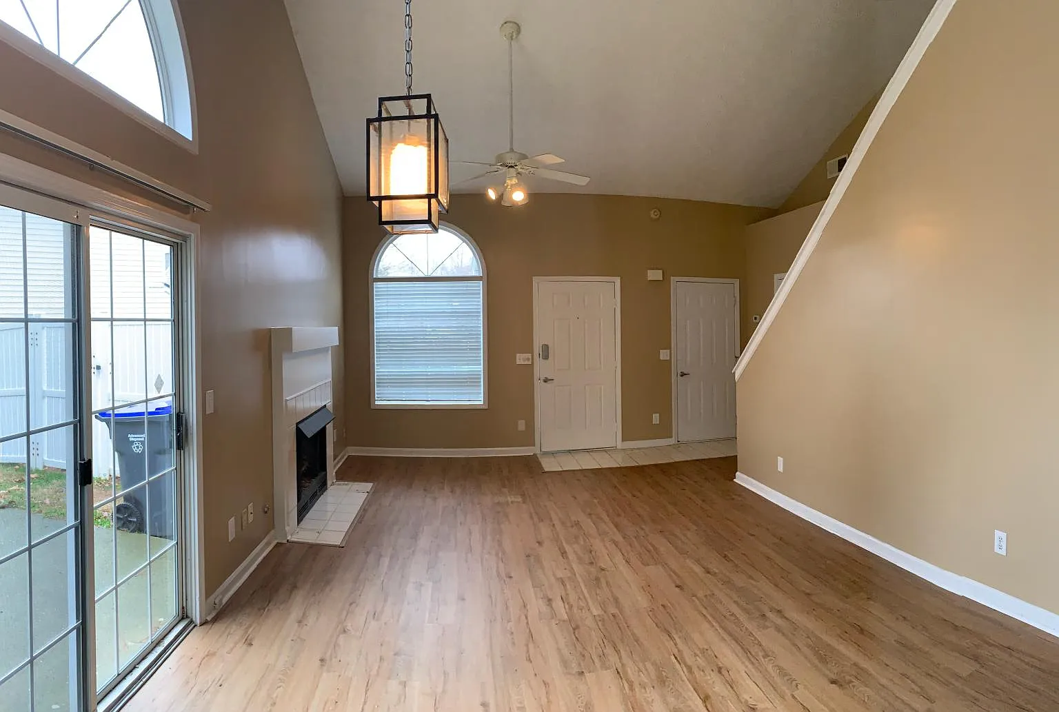 3 bed, 1200 sqft, $1,985 — Photo 3