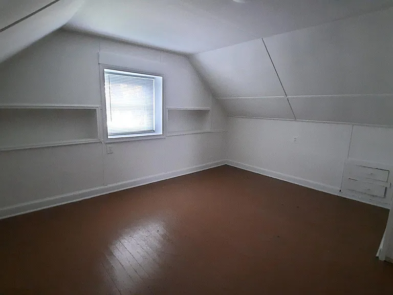 382 W 11th St — Photo 13