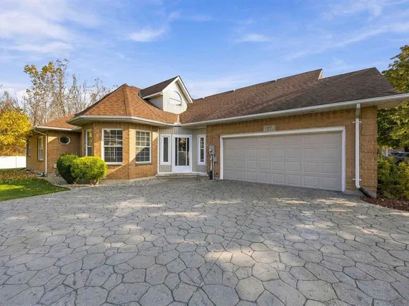27 Michael Snow Ct, Sarnia, ON N7W 1B8