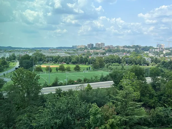 4600 Duke St APT 1009, Alexandria, VA 22304