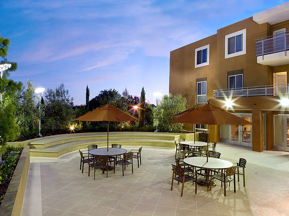 4th image of 1011 E Adams Blvd #Ab6d26a09