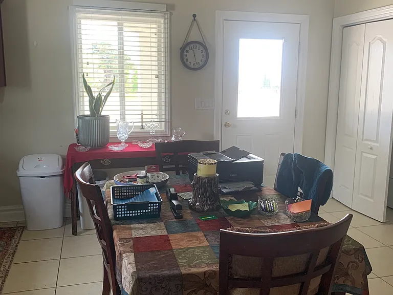 Kitchen dining area