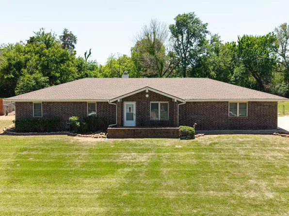 119 Stonegate Dr, Guthrie, OK 73044