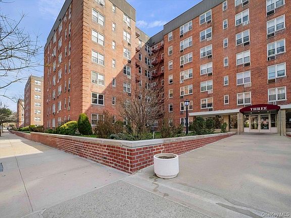3rd image of 3 Sadore Ln #4P