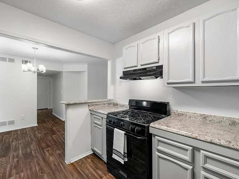 1318 Brockett Pl — Photo 14