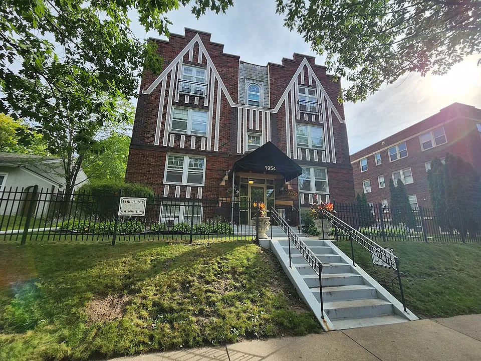 1954 Grand Ave #304