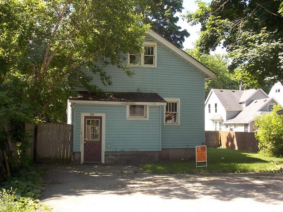 1st image of 39 Colfax St NE